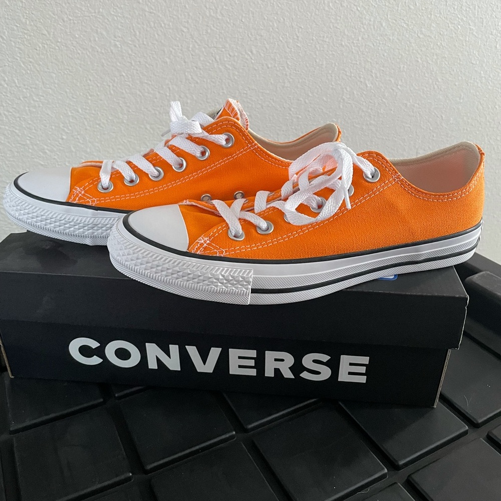 Converse AllStar Low Tops-Orange